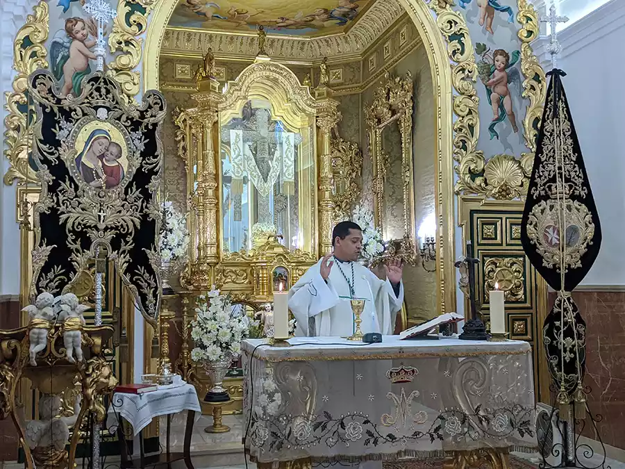 pMisa en la capilla de la Santa Cruz de la Calle Cabo